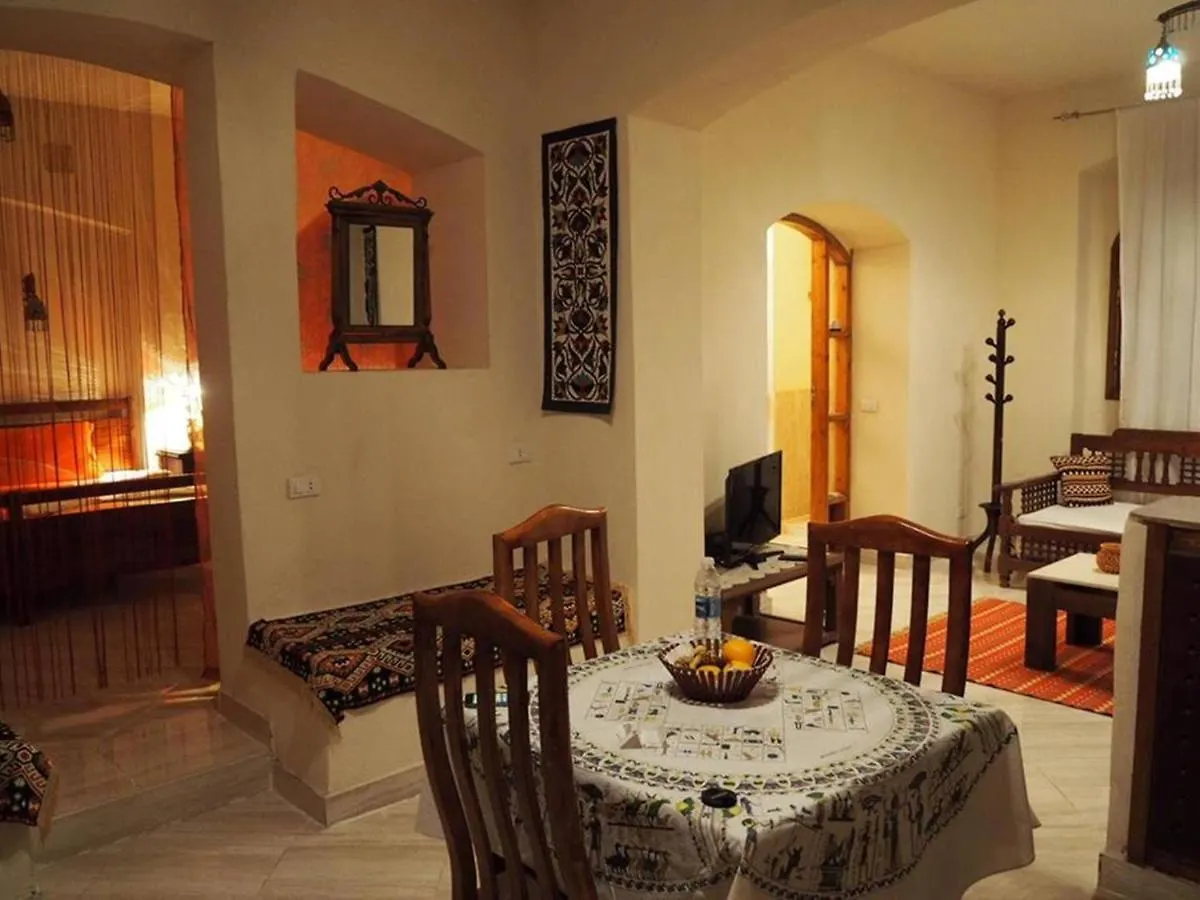 *** Konukevi Nile Compound Otel Luksor Mısır