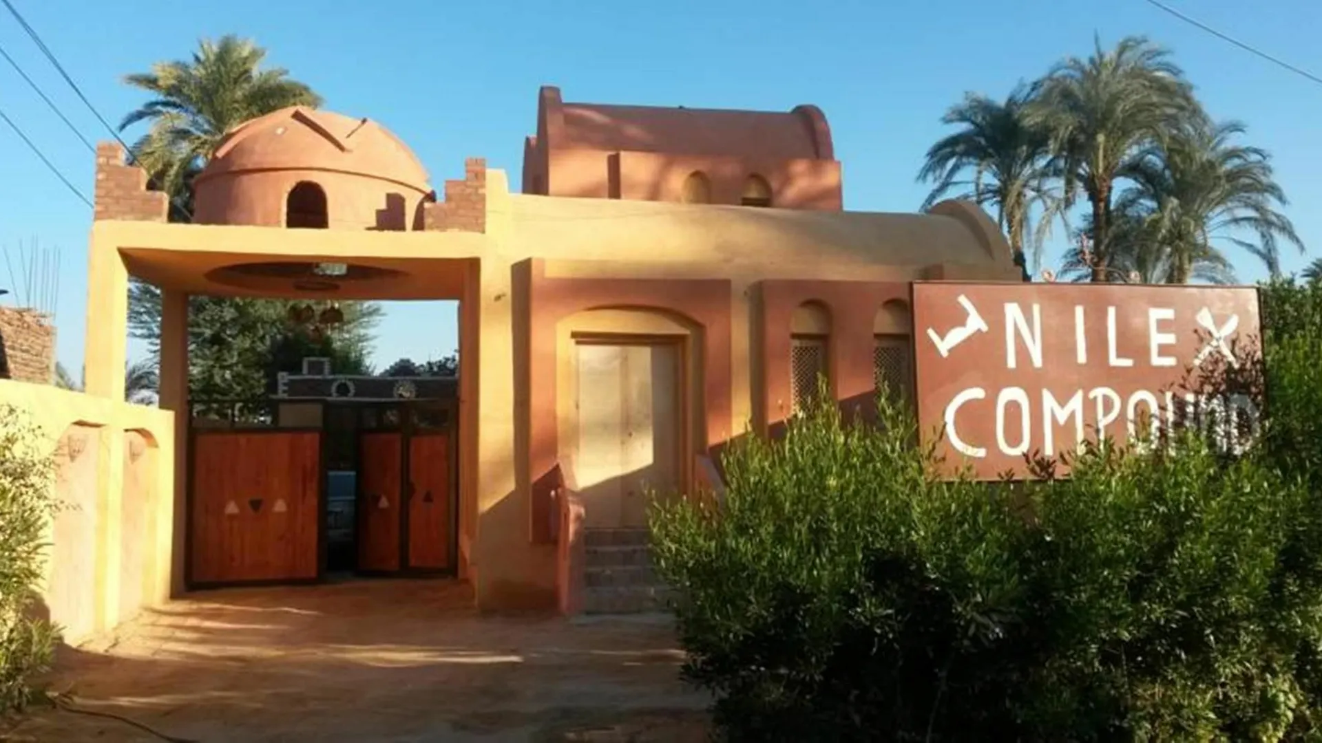 מלון לוקסור Nile Compound בית הארחה